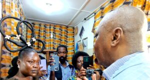 Mwasi Uzur’art : au cœur du retour en force des coiffures traditionnelles africaines