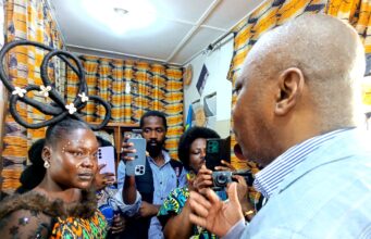 Mwasi Uzur’art : au cœur du retour en force des coiffures traditionnelles africaines