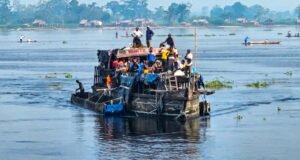 Transport fluvial en RDC : les baleinières en bois interdites à partir du 15 novembre